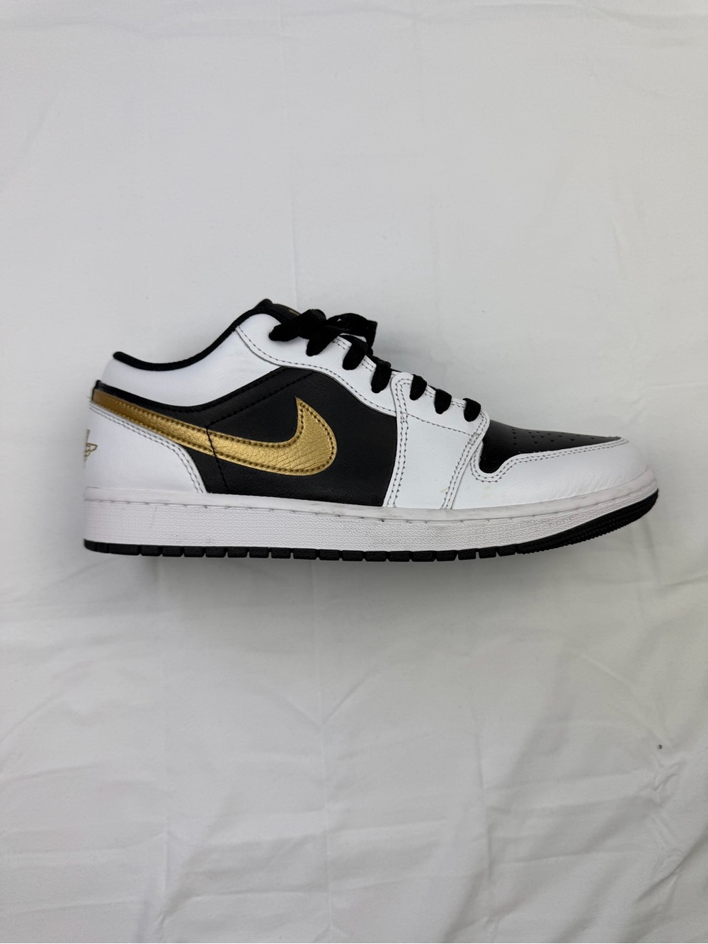 Men's Nike Black White Gold sneakers - Picture 2 of 7